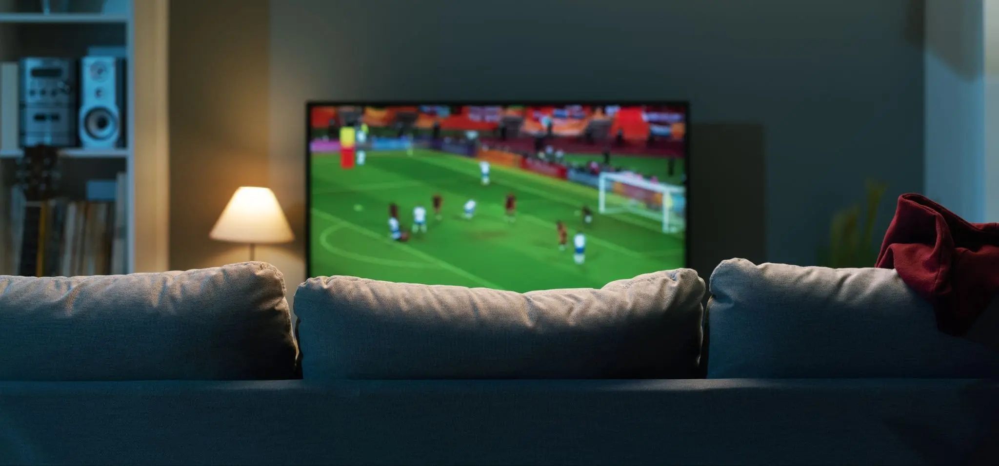 Smart TV en oferta Cyber ubicado en sala