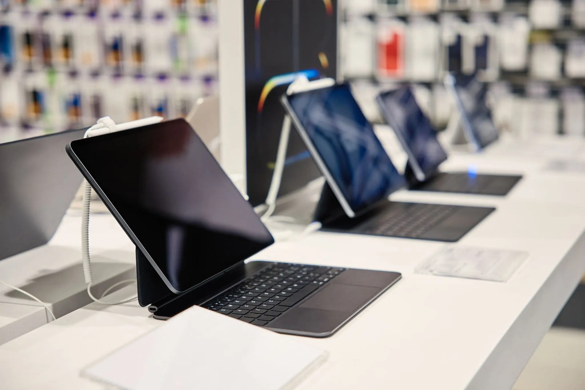 Tablet en oferta Cyber usada para estudio, trabajo y entretenimiento